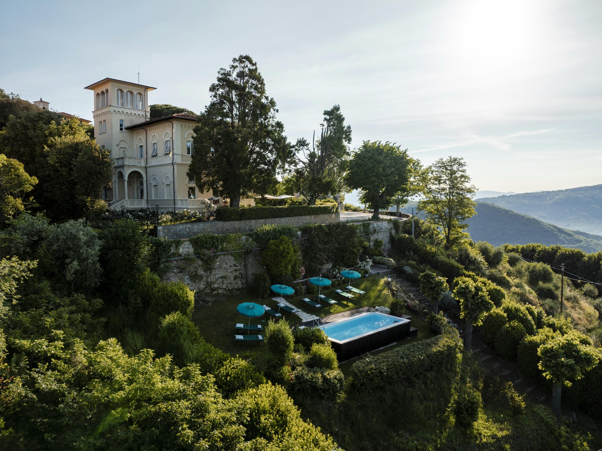 Villa La Moresca and its garden in the Tuscan hills