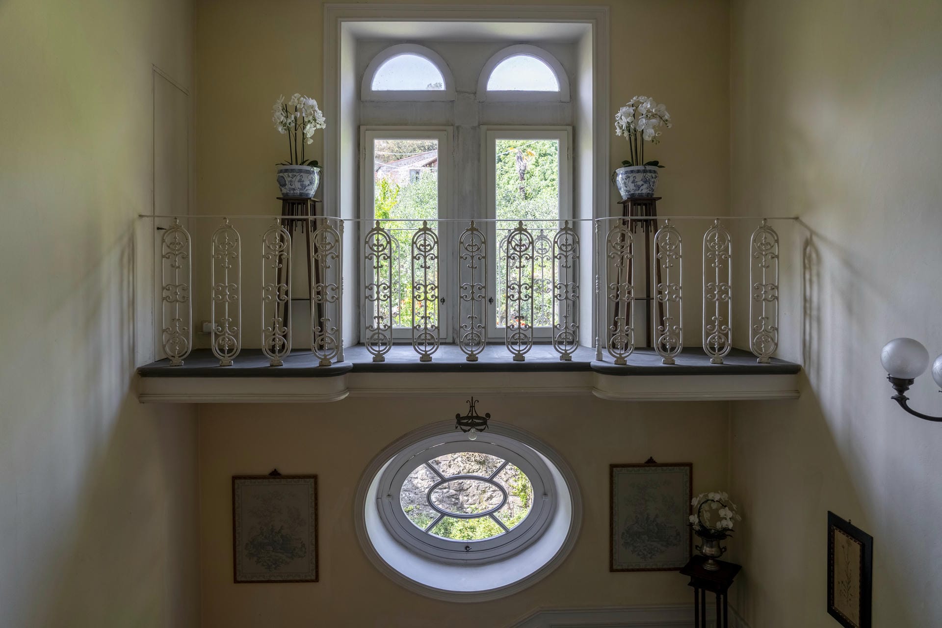 The staircase at Villa La Moresca